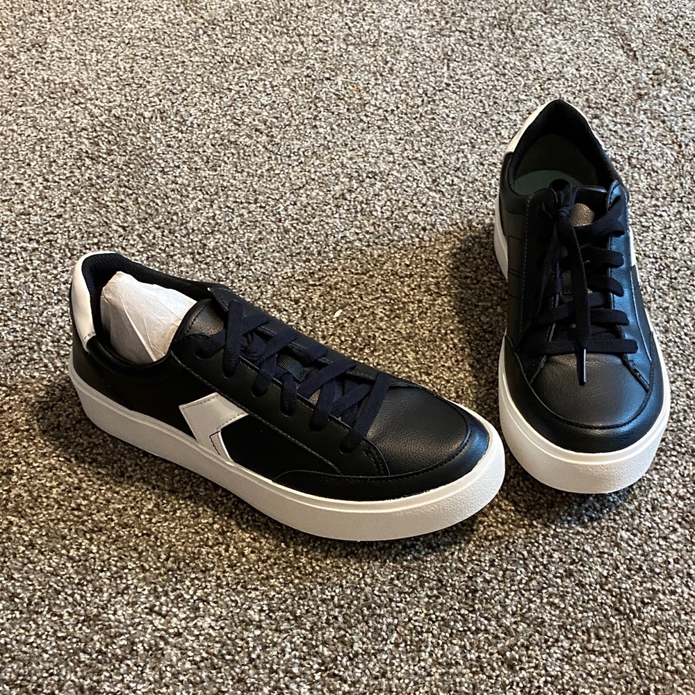Dr. Scholl's Black and White Athletic Shoes